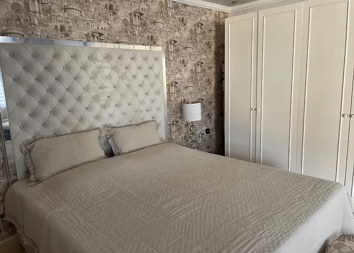 Nas-a Luxury, 6 Bedroom, 3 Bathroom *