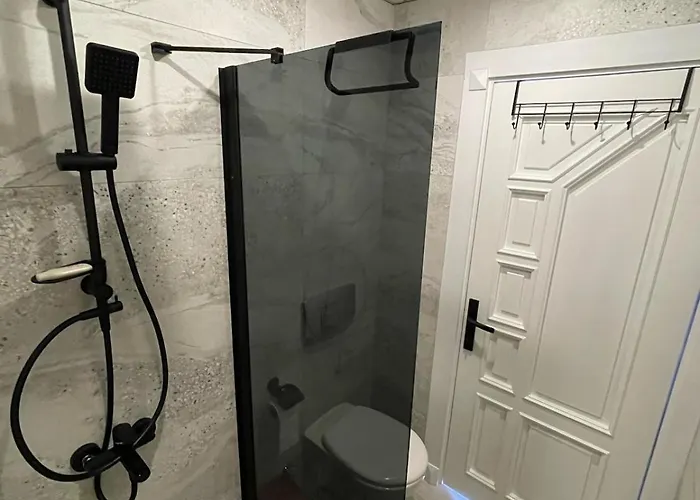 Nas-a Luxury, 6 Bedroom, 3 Bathroom