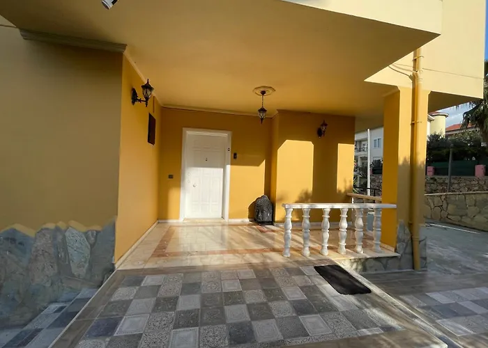 Nas-a Luxury, 6 Bedroom, 3 Bathroom Villa