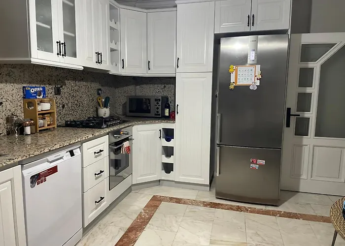 Nas-a Luxury, 6 Bedroom, 3 Bathroom *