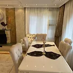 Nas-a Luxury, 6 Bedroom, 3 Bathroom Villa
