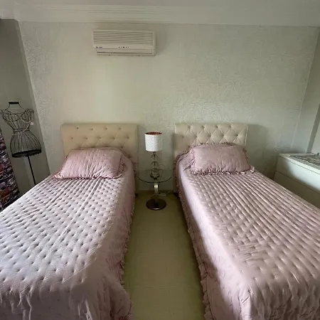 Nas-a Luxury, 6 Bedroom, 3 Bathroom Vila