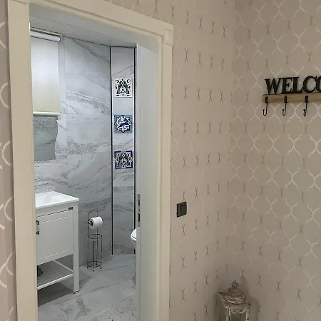 Nas-a Luxury, 6 Bedroom, 3 Bathroom Vila *