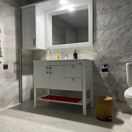 Nas-a Luxury, 6 Bedroom, 3 Bathroom Vila *