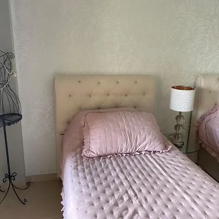 Nas-a Luxury, 6 Bedroom, 3 Bathroom Vila *