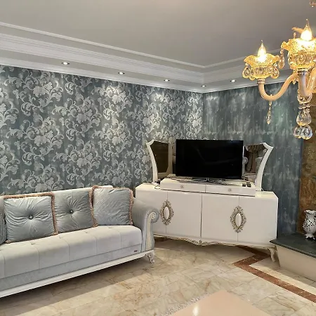 Nas-a Luxury, 6 Bedroom, 3 Bathroom Villa *