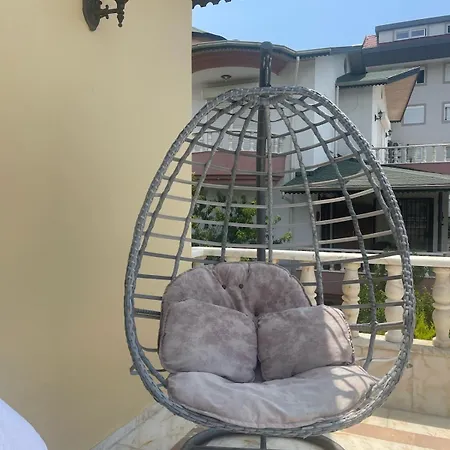 Nas-a Luxury, 6 Bedroom, 3 Bathroom Vila