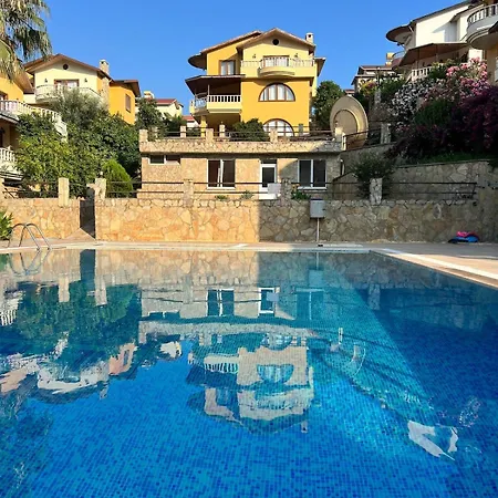 Luxury, 6 Bedroom, 3 Bathroom Villa