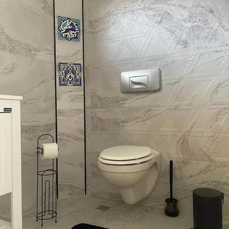 Nas-a Luxury, 6 Bedroom, 3 Bathroom *