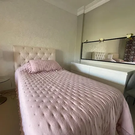 Nas-a Luxury, 6 Bedroom, 3 Bathroom Vila *