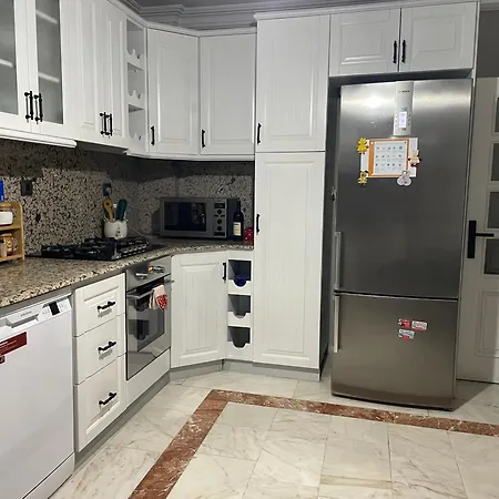 Nas-a Luxury, 6 Bedroom, 3 Bathroom *