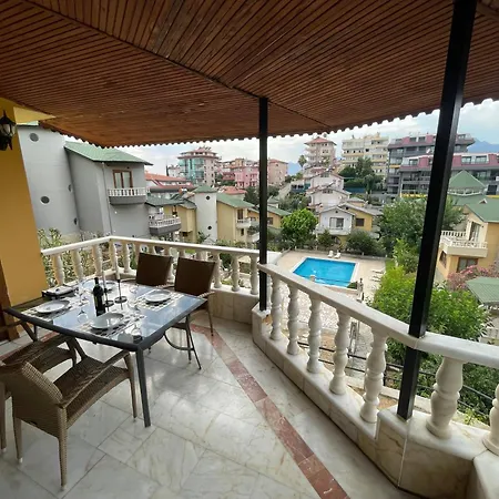 Luxury, 6 Bedroom, 3 Bathroom Villa *