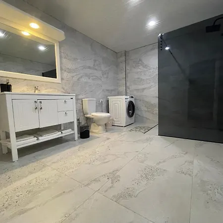 Vila Nas-a Luxury, 6 Bedroom, 3 Bathroom *