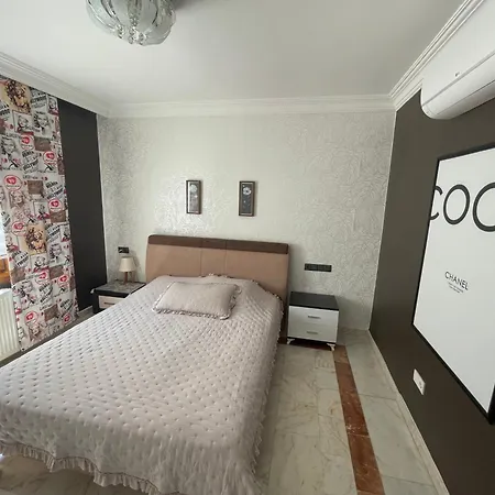 Luxury, 6 Bedroom, 3 Bathroom Villa