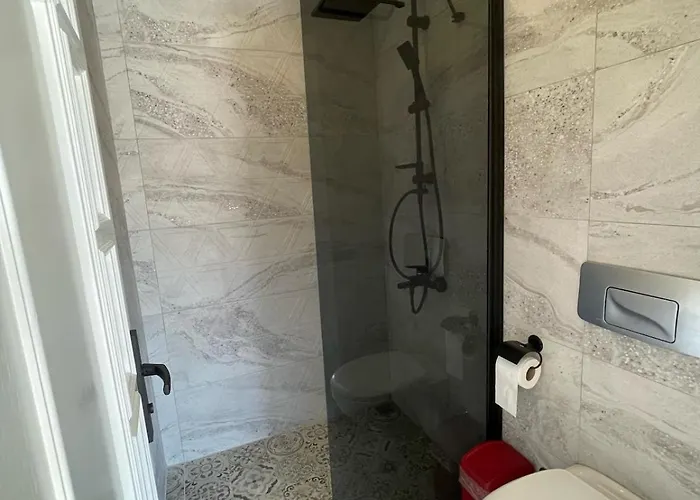 Nas-a Luxury, 6 Bedroom, 3 Bathroom Villa *