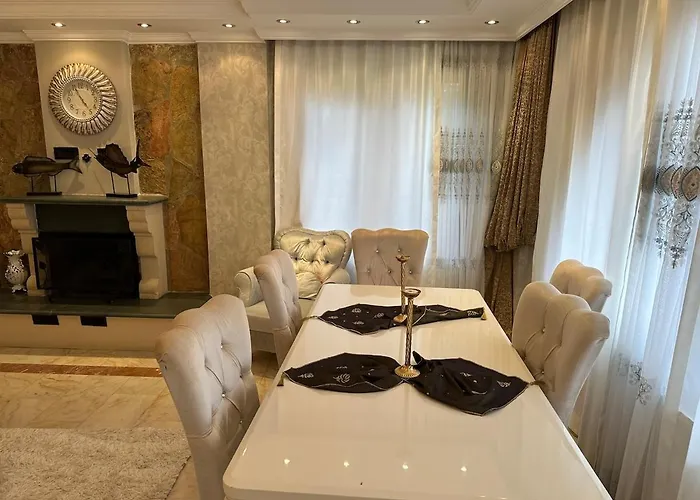 Nas-a Luxury, 6 Bedroom, 3 Bathroom Villa