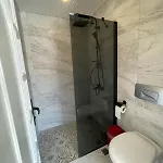 Nas-a Luxury, 6 Bedroom, 3 Bathroom Villa *