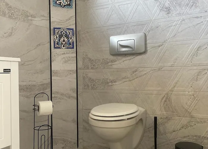 Nas-a Luxury, 6 Bedroom, 3 Bathroom *